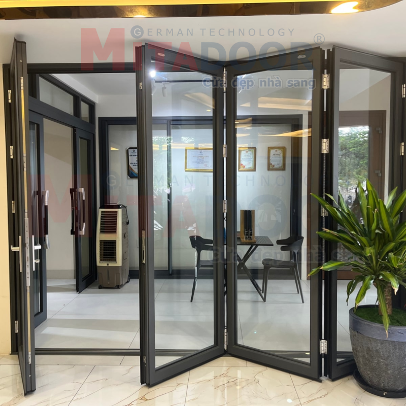 Cơ chế hoạt động của cửa xếp trượt tiết kiệm diện tích không gian Cơ chế hoạt động của cửa xếp trượt tiết kiệm diện tích không gian