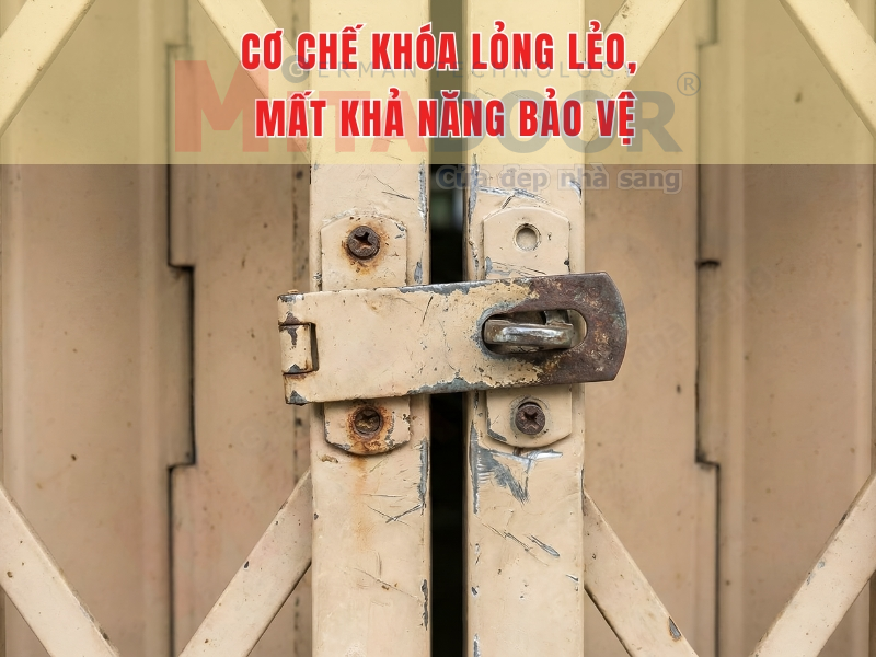 Kh&oacute;a lỏng lẻo, chốt bị lờn kh&ocirc;ng c&ograve;n ăn khớp với nhau