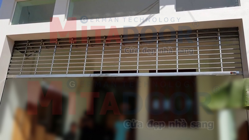 Cửa cuốn song ngang Inox phi tr&ograve;n &empty; 19 l&agrave;m từ chất liệu inox cao cấp, sản xuất theo d&acirc;y chuyền m&aacute;y m&oacute;c hiện đại ứng dụng c&ocirc;ng nghệ Đ&agrave;i Loan