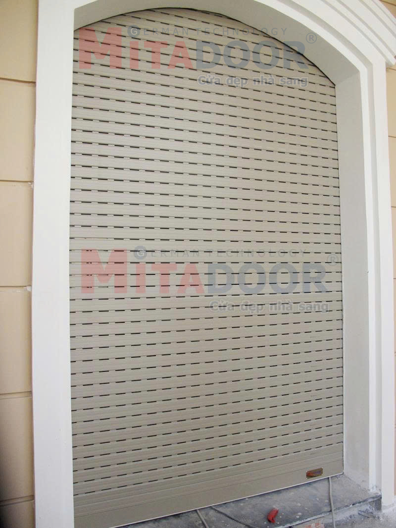 Cửa cuốn nhôm Mitadoor khe thoáng VIS 46R Cửa cuốn nhôm Mitadoor khe thoáng VIS 46R