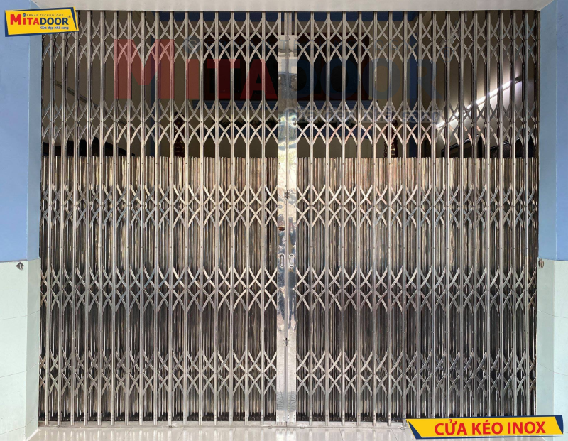 Cửa k&eacute;o Inox Mitadoor cao cấp mang đến sự an to&agrave;n, thẩm mỹ c&ugrave;ng chất lượng vượt trội