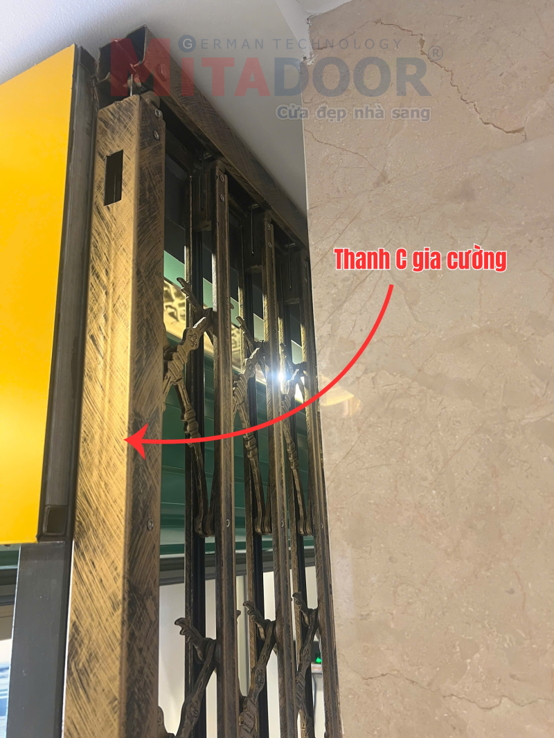 Thanh C gia cường giúp cửa cứng chắc hơn