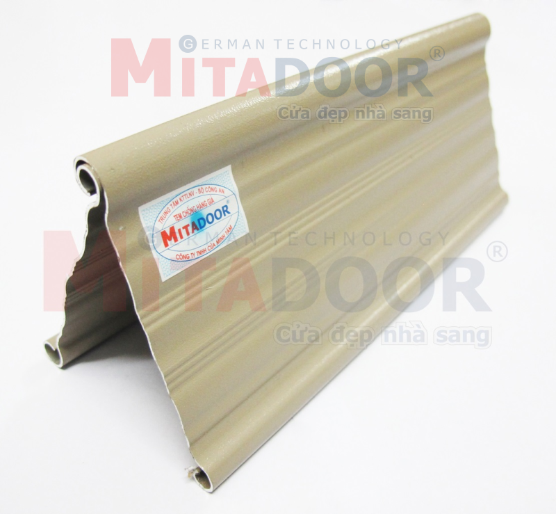 Lá cửa kéo nhôm Mitadoor công nghệ Đức sơn tĩnh điện màu cafe chống trầy và bền màu Lá cửa kéo nhôm Mitadoor công nghệ Đức sơn tĩnh điện màu cafe chống trầy và bền màu