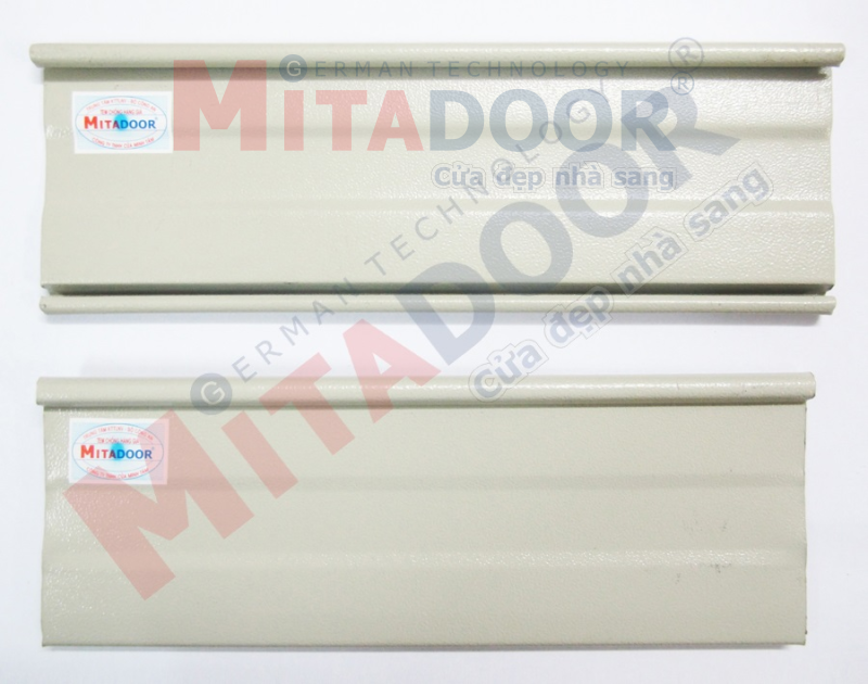 Lá cửa kéo thép Mitadoor sơn tĩnh điện dày 2.5 dem Lá cửa kéo thép Mitadoor sơn tĩnh điện dày 2.5 dem