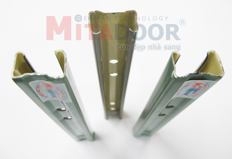 U cửa k&eacute;o tole Mitadoor mạ m&agrave;u 6-8 dem