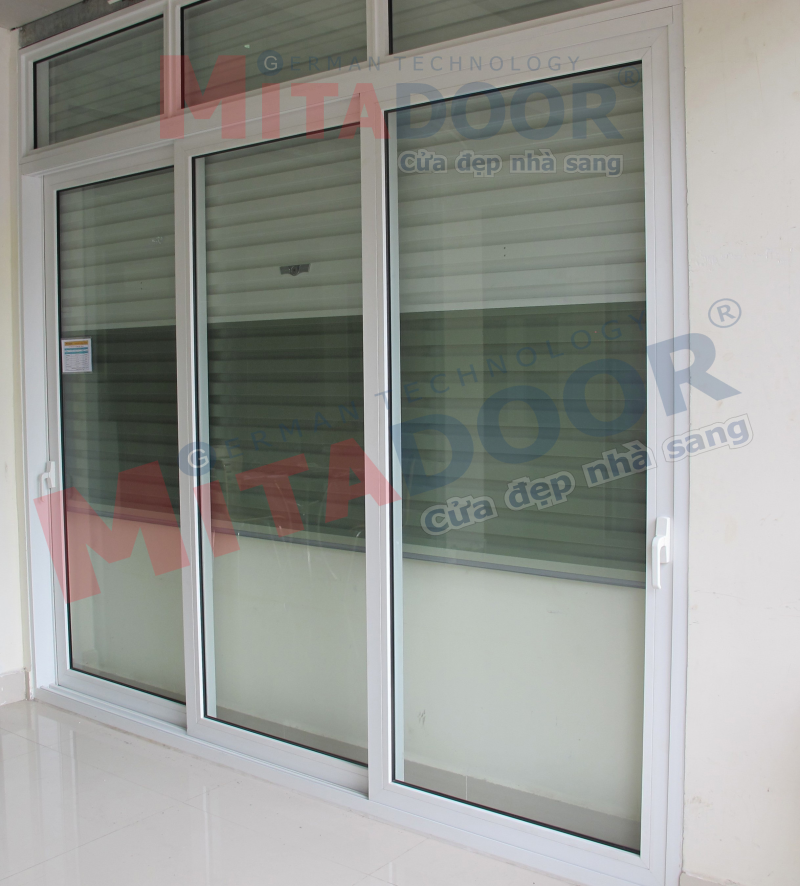 Cửa lùa 3 ray hệ ST95 đóng mở êm nhe, chống rung giật Cửa lùa 3 ray hệ ST95 đóng mở êm nhe, chống rung giật