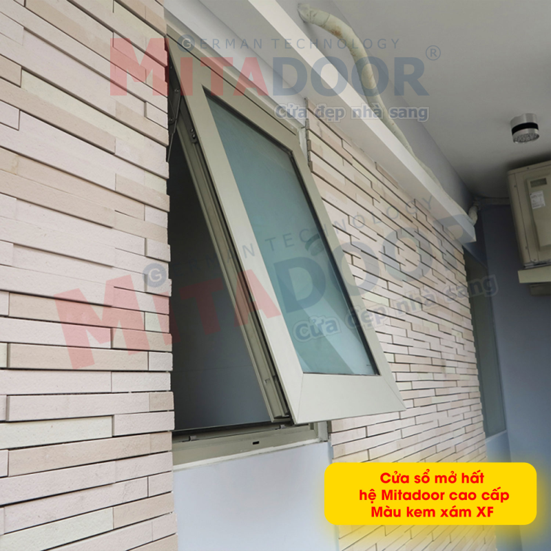 Cửa sổ mở hất hệ Mitadoor cao cấp màu kem xám XF cân bằng không gian sống Cửa sổ mở hất hệ Mitadoor cao cấp màu kem xám XF cân bằng không gian sống