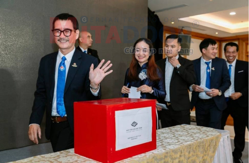 Đại hội lần này có sự tham dự của Ông Nguyễn Ngọc Sâm - Giám đốc Công ty Cửa Mitadoor, là Ủy viên Ban Chấp hành Hiệp hội Cửa Việt Nam, Chủ tịch Chi hội TP.HCM Đại hội lần này có sự tham dự của Ông Nguyễn Ngọc Sâm - Giám đốc Công ty Cửa Mitadoor, là Ủy viên Ban Chấp hành Hiệp hội Cửa Việt Nam, Chủ tịch Chi hội TP.HCM