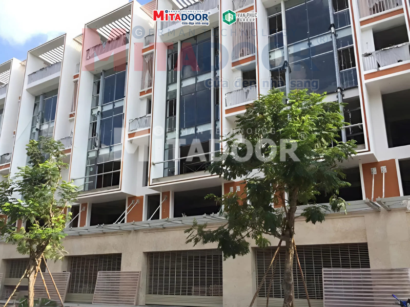 Lắp đặt cửa cuốn song ngang cho dự án Vạn Phúc Riverside Lắp đặt cửa cuốn song ngang cho dự án Vạn Phúc Riverside
