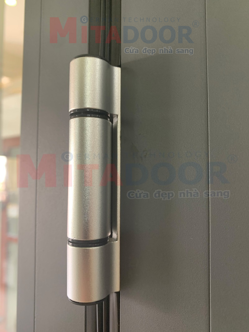 Bản lề cửa xếp trượt chắc chắn, giúp cửa đóng mở linh hoạt Bản lề cửa xếp trượt chắc chắn, giúp cửa đóng mở linh hoạt