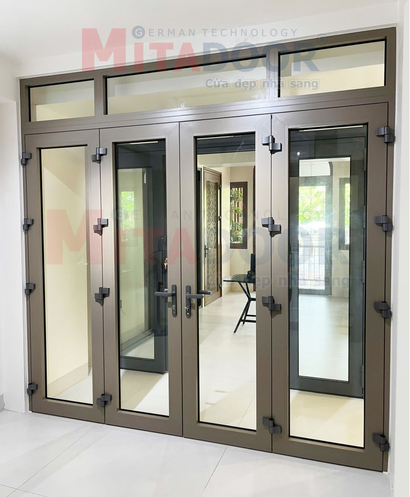 Cửa đi mở quay hệ nhôm Châu Âu ST68 của Mitadoor sang trọng, hiện đại, chuẩn phong thủy Cửa đi mở quay hệ nhôm Châu Âu ST68 của Mitadoor sang trọng, hiện đại, chuẩn phong thủy