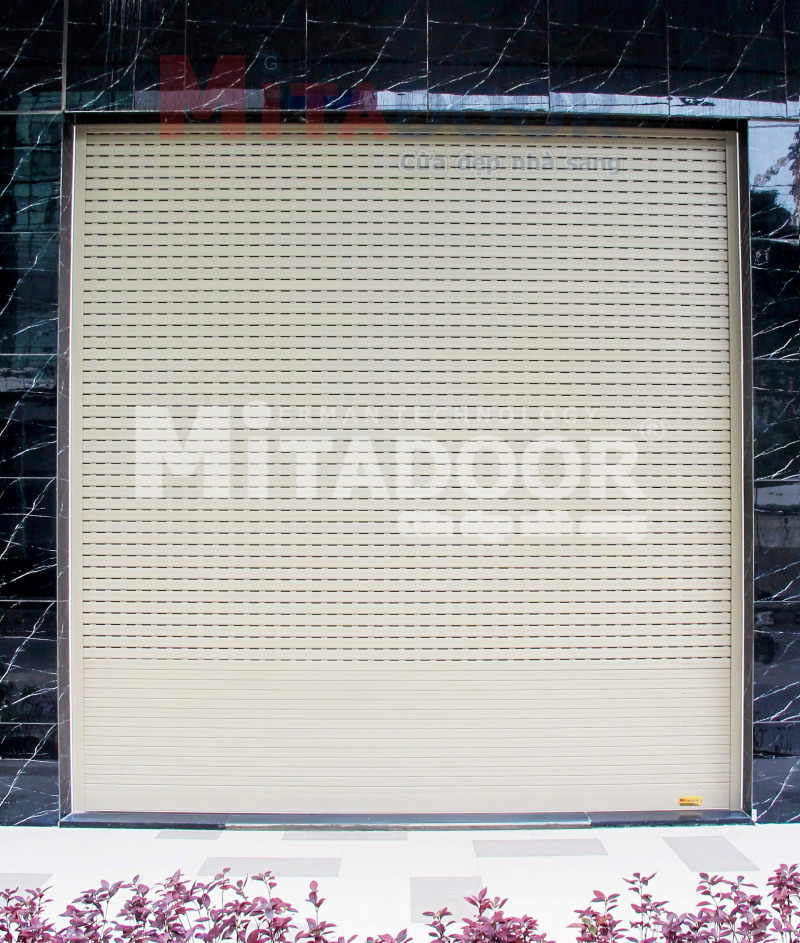 Cửa cuốn nh&ocirc;m khe tho&aacute;ng Mitadoor CT5122 chất lượng, tho&aacute;ng đ&atilde;ng, an ninh v&agrave; n&acirc;ng tầm gi&aacute; trị thẩm mỹ cho ng&ocirc;i nh&agrave;
