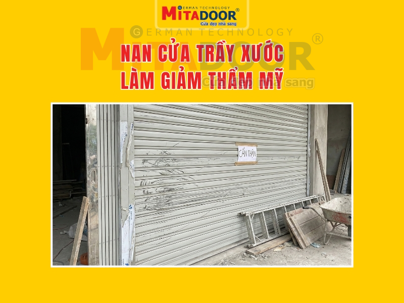 Nan cửa trầy xước làm giảm giá trị thẩm mỹ Nan cửa trầy xước làm giảm giá trị thẩm mỹ