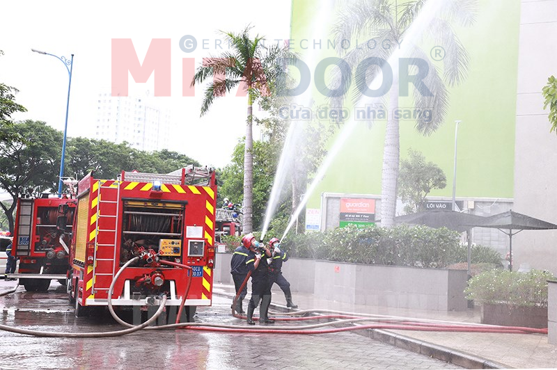 Mỗi bước chân giữa lửa đỏ là một sứ mệnh vì an toàn của cộng đồng
