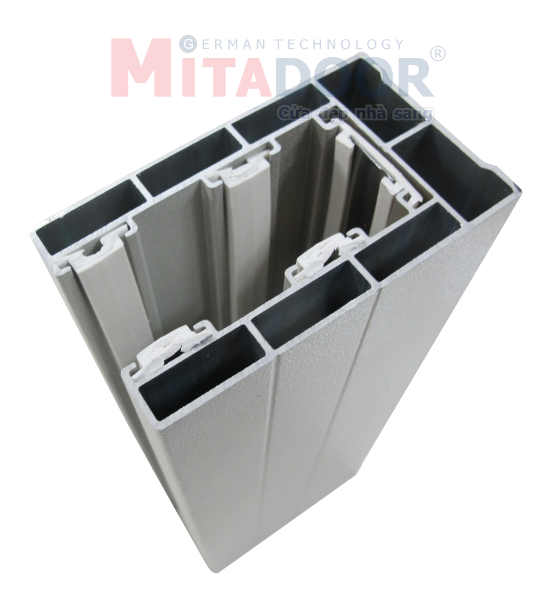 Ray dẫn hướng 2 lớp dày dặn giúp cửa vận hành êm ái Ray dẫn hướng 2 lớp dày dặn giúp cửa vận hành êm ái