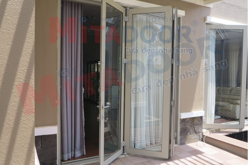 Cửa Mitadoor xếp trượt gi&uacute;p tối ưu kh&ocirc;ng gian, tiết kiệm diện t&iacute;ch