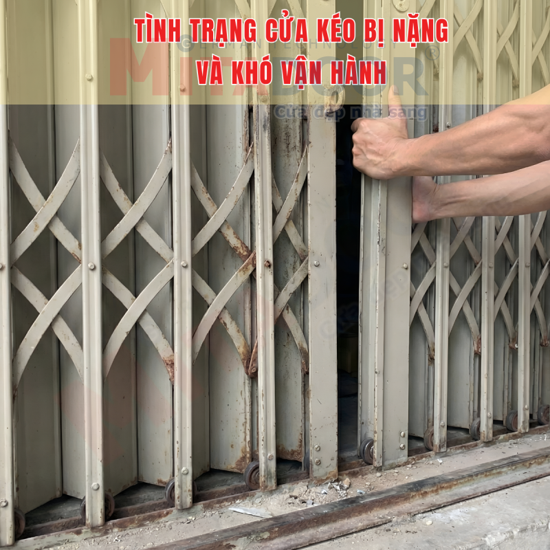 Tình trạng cửa kéo càng kéo lại càng nặng, đóng/mở khó khăn Tình trạng cửa kéo càng kéo lại càng nặng, đóng/mở khó khăn