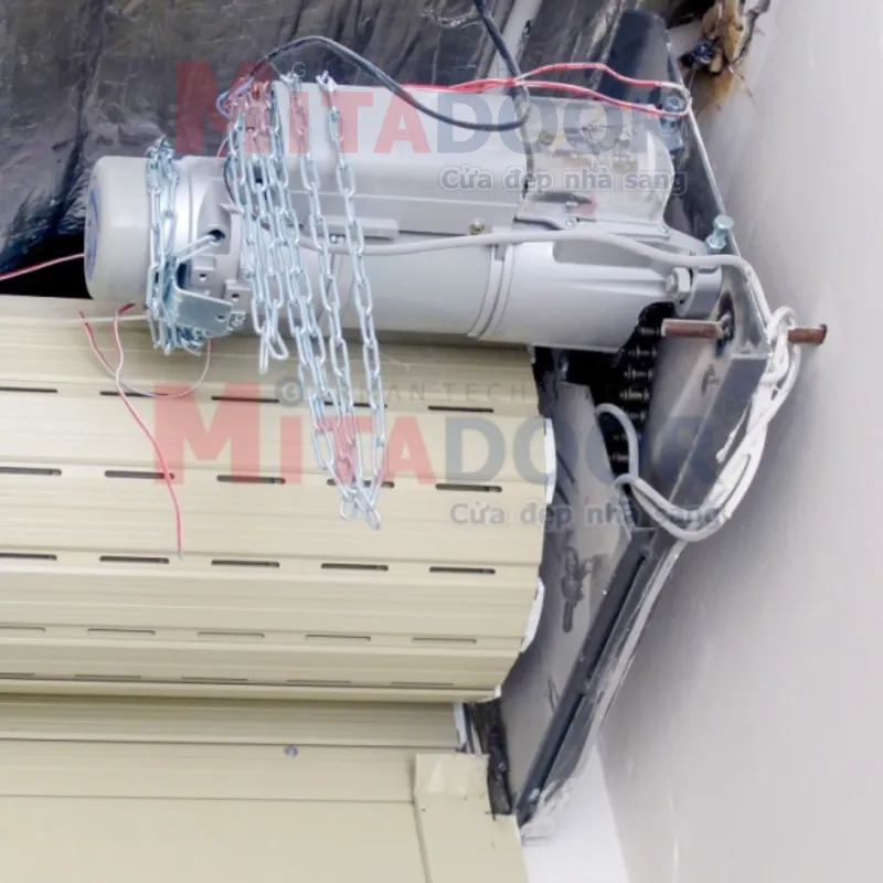 Trang bị b&igrave;nh lưu điện đ&uacute;ng c&aacute;ch gi&uacute;p bạn &ldquo;xua tan&rdquo; nỗi lo sử dụng cửa cuốn khi mất điện