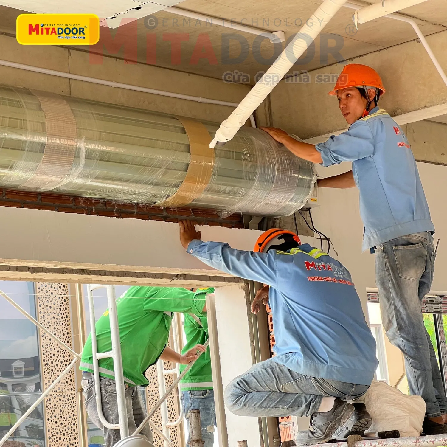 Mitadoor với dịch vụ lắp đặt, sửa cửa cuốn nhanh, gi&aacute; rẻ, chuy&ecirc;n nghiệp, phục vụ 24/7