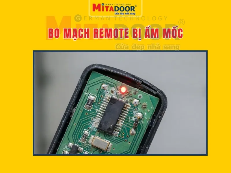 Bo mạch cửa cuốn bị ấm mốc