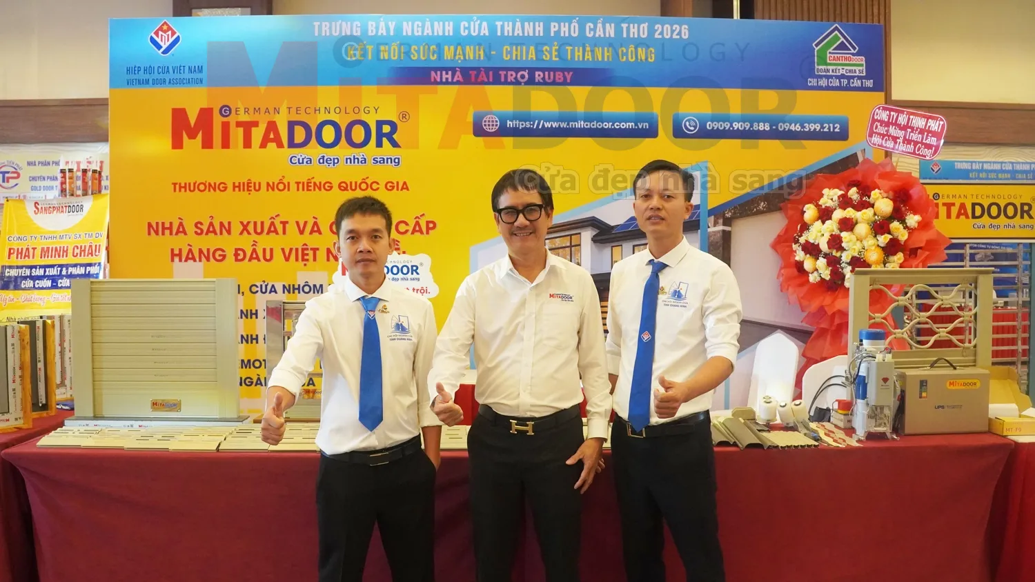 Chi hội ngành cửa tỉnh Quảng Ninh ghé thăm gian hàng Mitadoor
