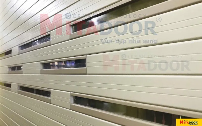 Cửa cuốn khe thoáng xuyên sáng nhôm công nghệ Đức