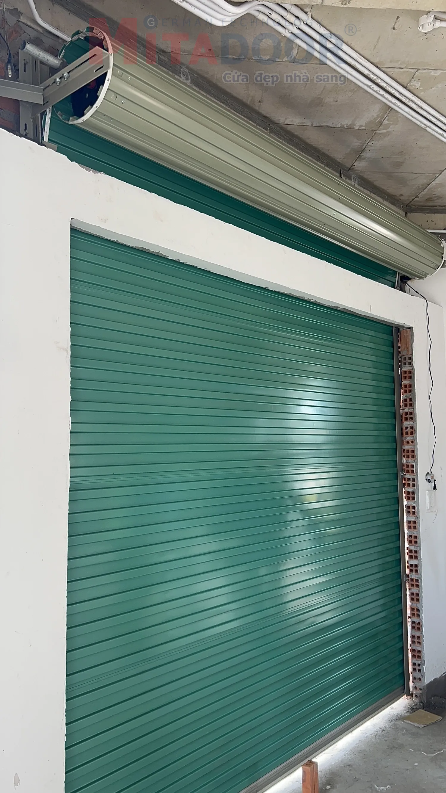 Cửa cuốn tầm liền MT3 tại c&ocirc;ng tr&igrave;nh thực tế Mitadoor lắp đặt