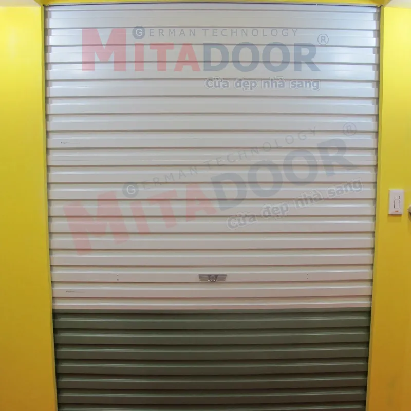 Lớp sơn tĩnh điện bền màu của dòng cửa cuốn tấm liền MT3