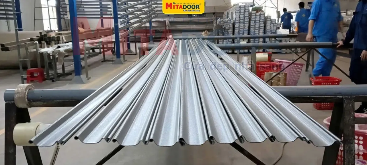 5 Ti&ecirc;u chuẩn khi chọn mua cửa cuốn si&ecirc;u trường