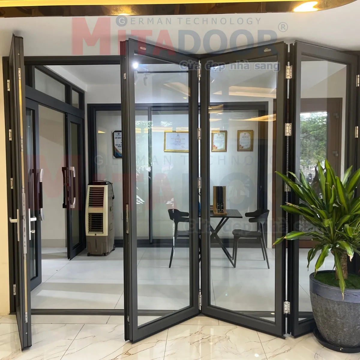 Cửa nhôm kính xếp trượt - Vị cứu tinh giúp mở rộng không gian chỉ bằng thao tác đơn giản