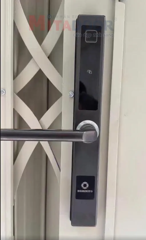 Kh&oacute;a cửa k&eacute;o v&acirc;n tay, kh&oacute;a thẻ từ tiện lợi