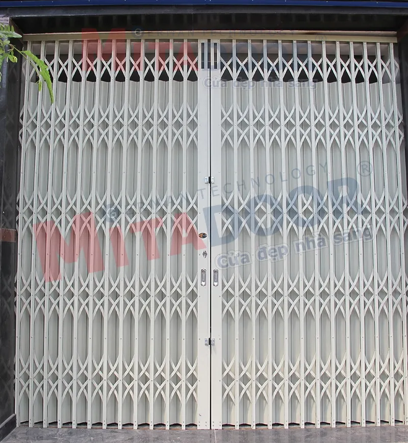 Cửa sắt k&eacute;o (Th&eacute;p sơn tĩnh điện) c&ocirc;ng nghệ Đức bền bỉ, vững chắc