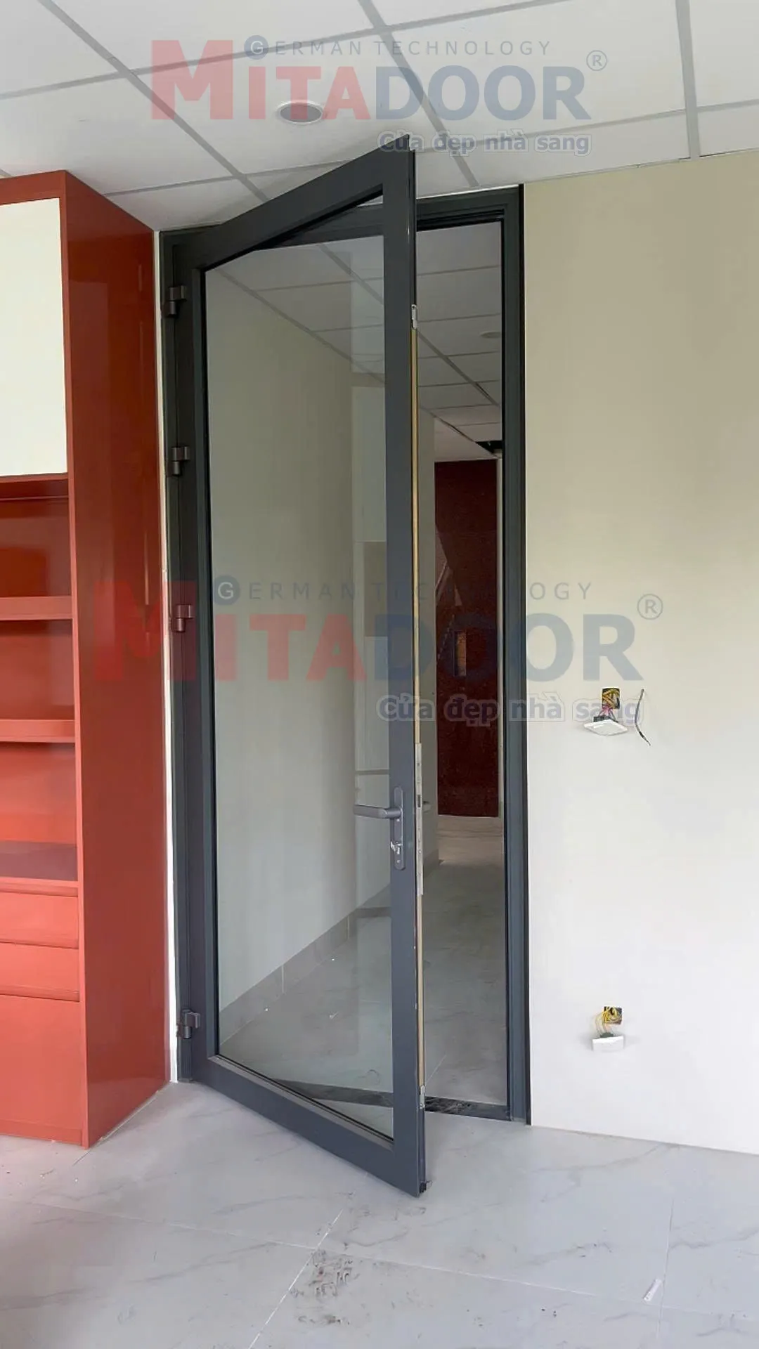 Cửa nh&ocirc;m k&iacute;nh 1 c&aacute;nh Mitadoor đa dạng m&agrave;u sơn tĩnh điện ph&ugrave; hợp mọi phong c&aacute;ch