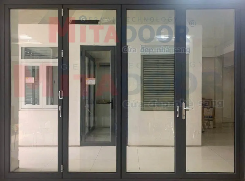 Cửa đi xếp trượt sơn tĩnh điện cao cấp, chống phai m&agrave;u