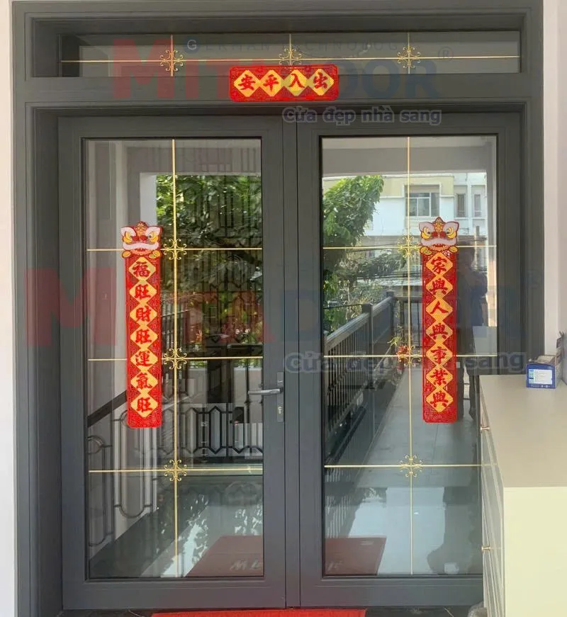 Cửa Super Mitadoor 210 vững chắc với vật liệu cao cấp c&ugrave;ng khung bao si&ecirc;u rộng