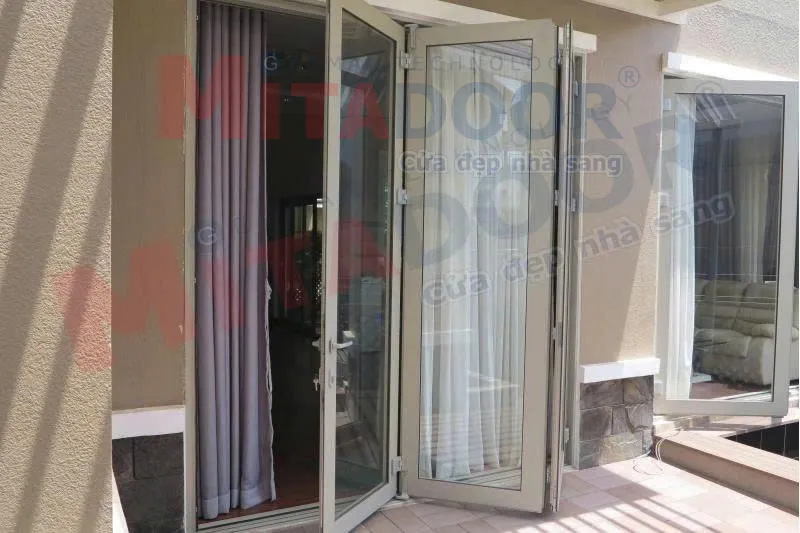 Cửa xếp trượt Mitadoor gi&uacute;p tối ưu kh&ocirc;ng gian, tiết kiệm diện t&iacute;ch