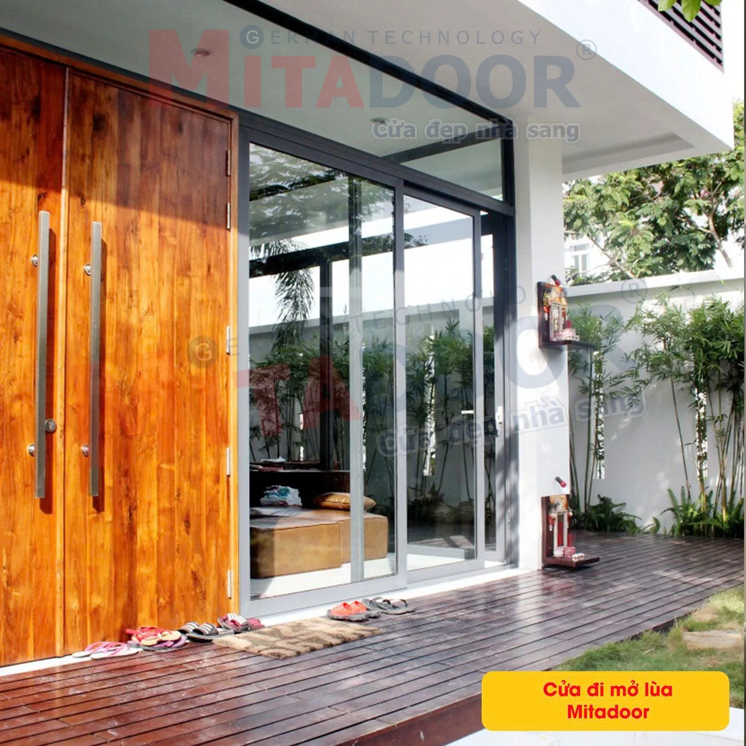 Cửa đi mở l&ugrave;a Mitadoor ch&iacute;nh h&atilde;ng vận h&agrave;nh &ecirc;m &aacute;i, nhẹ nh&agrave;ng