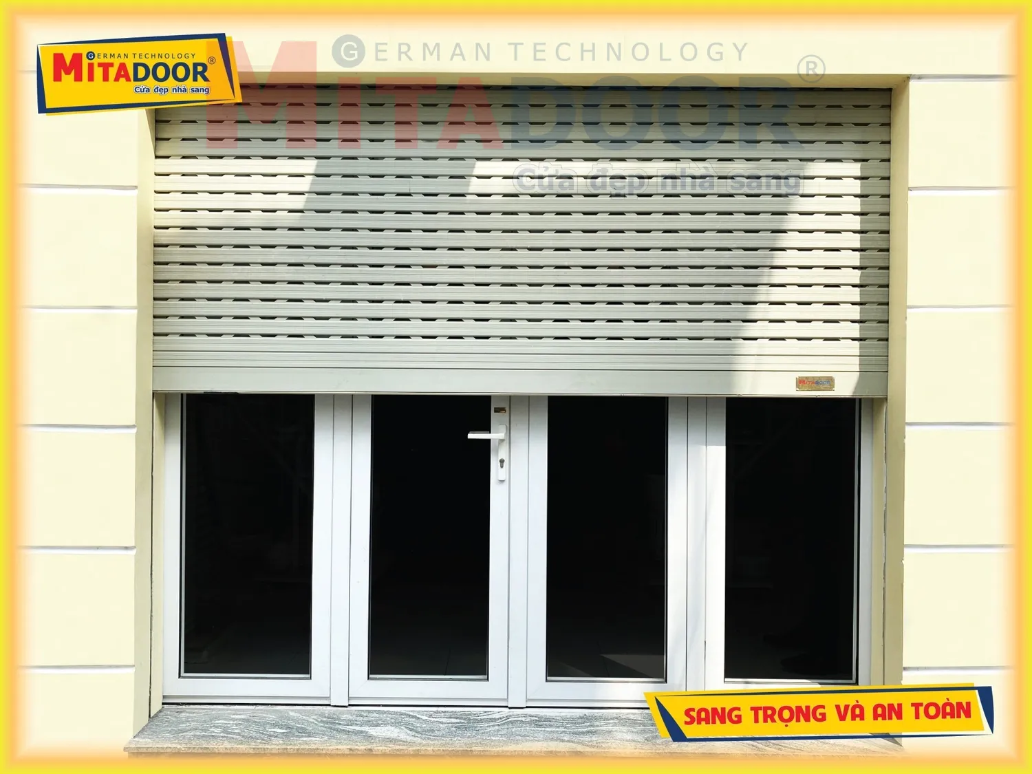 Để đảm bảo n&acirc;ng cao an to&agrave;n, bạn c&oacute; thể lắp đặt cửa k&iacute;nh b&ecirc;n trong v&agrave; cửa cuốn Mitadoor đồng bộ b&ecirc;n ngo&agrave;i