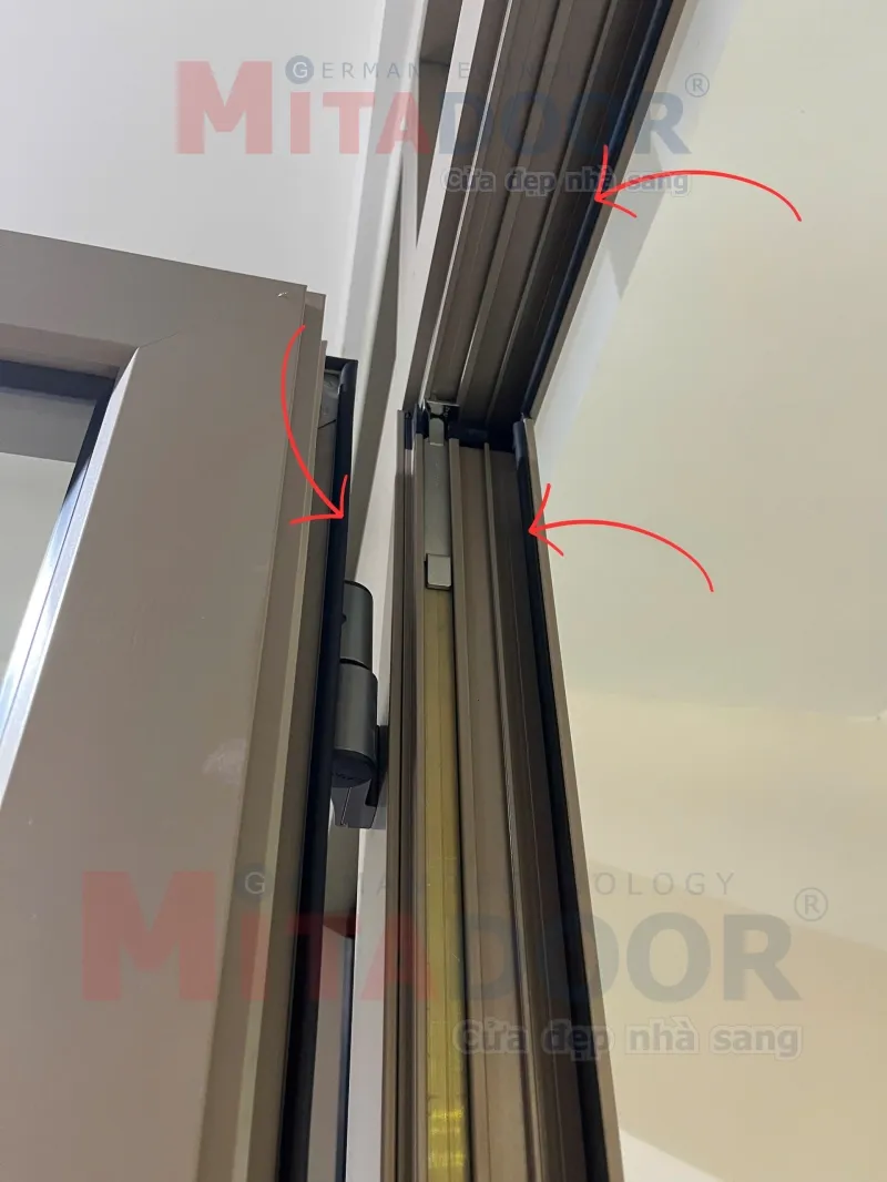 Hệ gioăng cao su thi&ecirc;n nhi&ecirc;n EPDM đảm bảo độ k&iacute;n kh&iacute;t, chống thấm nước v&agrave; c&aacute;ch &acirc;m hiệu quả