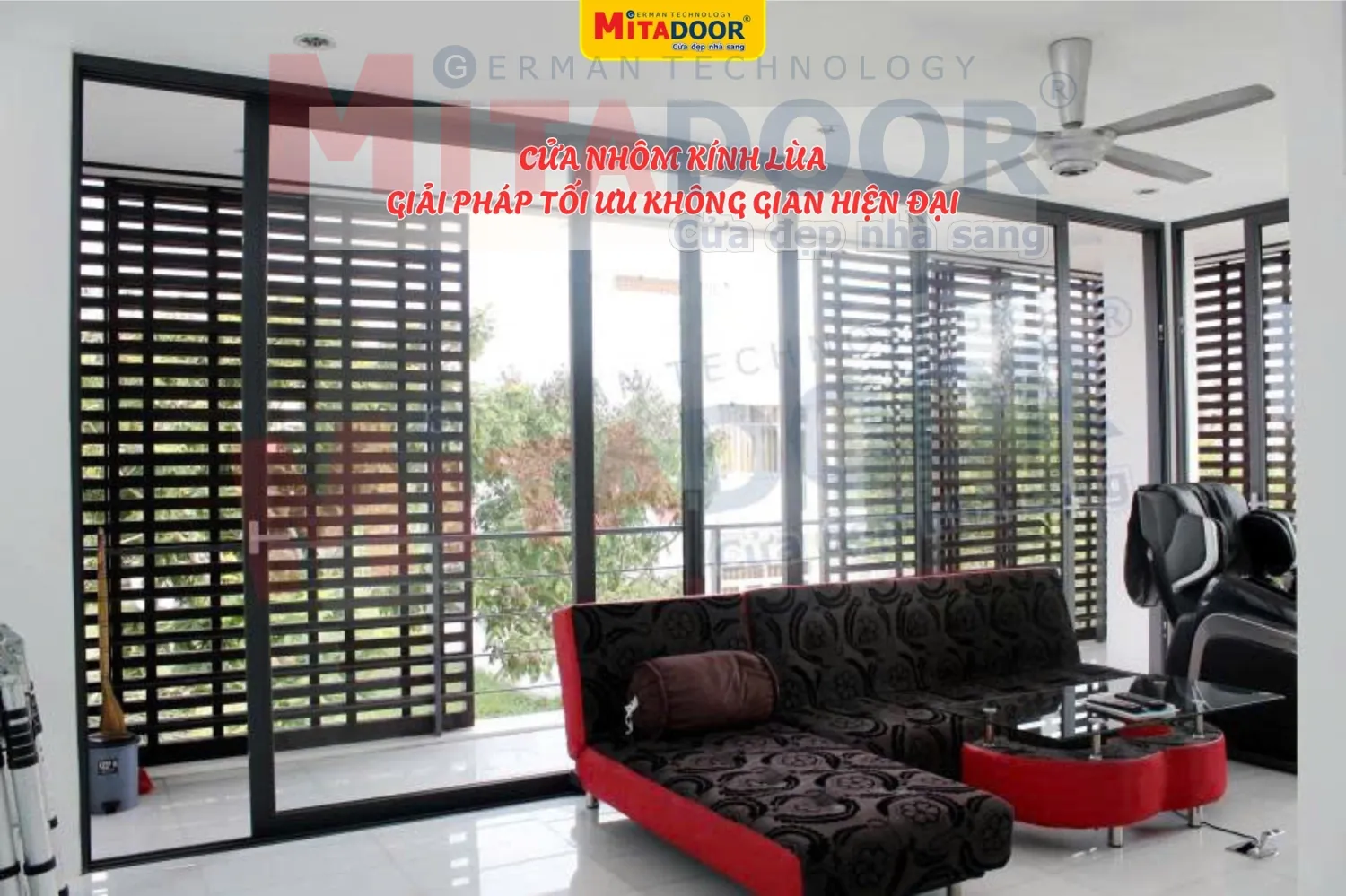 Cửa nhôm kính lùa với cơ chế vận hành trượt ngang linh hoạt giúp tiết kiệm không gian