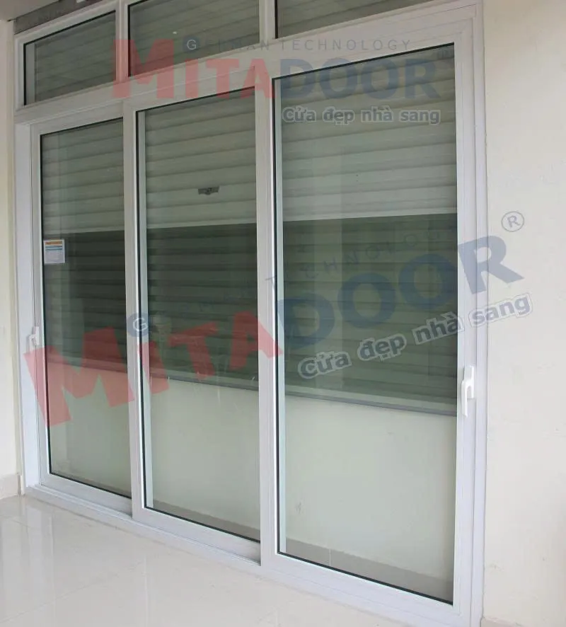Cửa lùa 3 ray hệ ST95 đóng mở êm nhe, chống rung giật