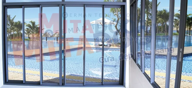 Cửa l&ugrave;a 3 ray hệ nh&ocirc;m Technal Mitadoor ST96 mang đến kh&ocirc;ng gian tho&aacute;ng đ&atilde;ng, tiện nghi
