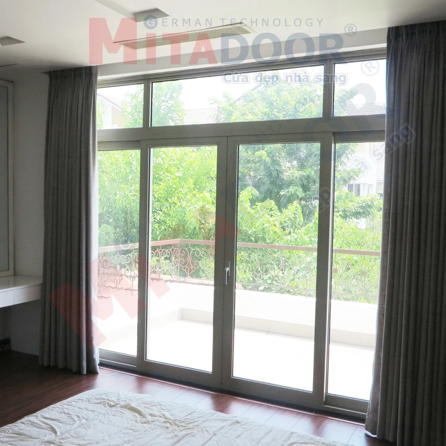Cửa nh&ocirc;m k&iacute;nh Mitadoor m&agrave;u trắng c&aacute;ch &acirc;m, c&aacute;ch nhiệt v&agrave; chống thấm tốt