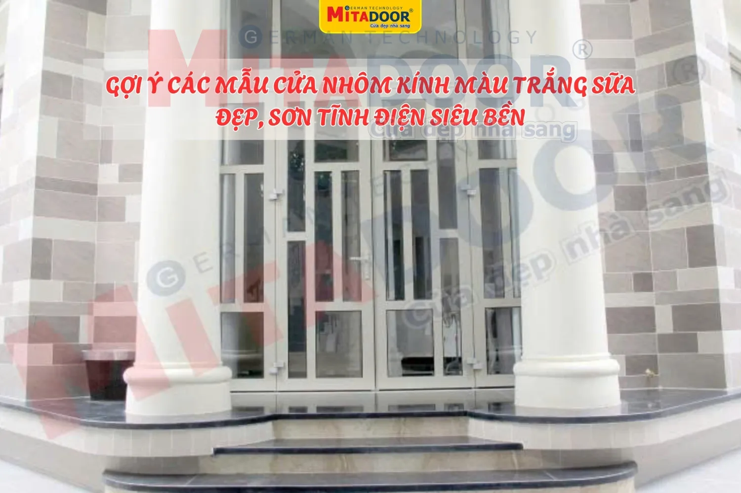 Cửa nh&ocirc;m k&iacute;nh trắng sữa hiện đại, sang trọng, mang lại cảm gi&aacute;c th&ocirc;ng tho&aacute;ng, mở rộng cho kh&ocirc;ng gian