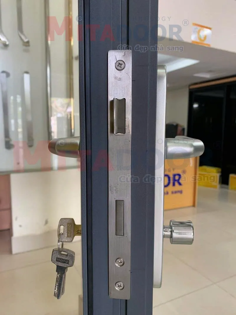 Ổ kh&oacute;a cửa đi xếp trượt Mitadoor thiết kế hiện đại, tiện lợi v&agrave; đảm bảo an to&agrave;n