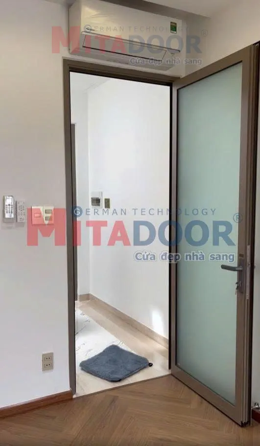 Cửa đi mở quay hệ nh&ocirc;m Mitadoor cao cấp 1 c&aacute;nh thẩm mỹ, tiện nghi với thiết kế tinh tế