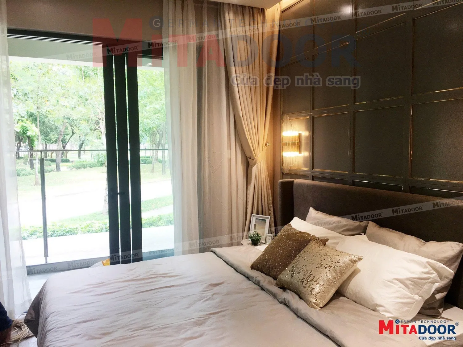 Cửa đi l&ugrave;a sang trọng, tiện nghi cho ph&ograve;ng ngủ