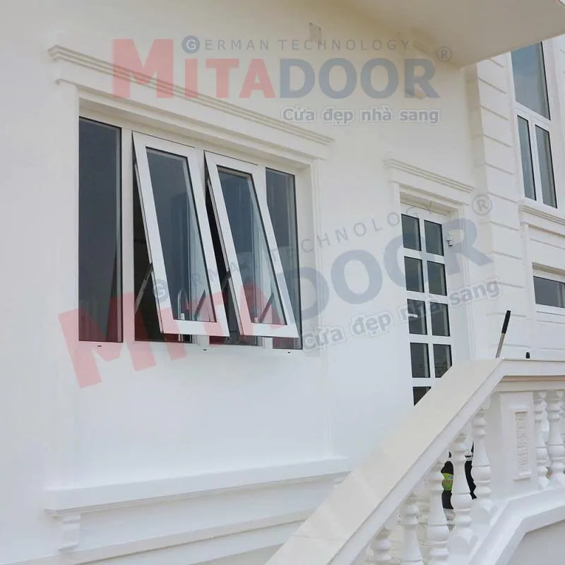 Cửa sổ mở hất 2 c&aacute;nh Mitadoor ph&ugrave; hợp với kh&ocirc;ng gian bếp v&agrave; nh&agrave; vệ sinh