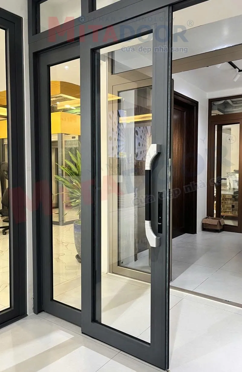 Cửa trượt quay của Mitadoor với kết cấu vững chắc cùng thanh khung bao và khung cánh dày