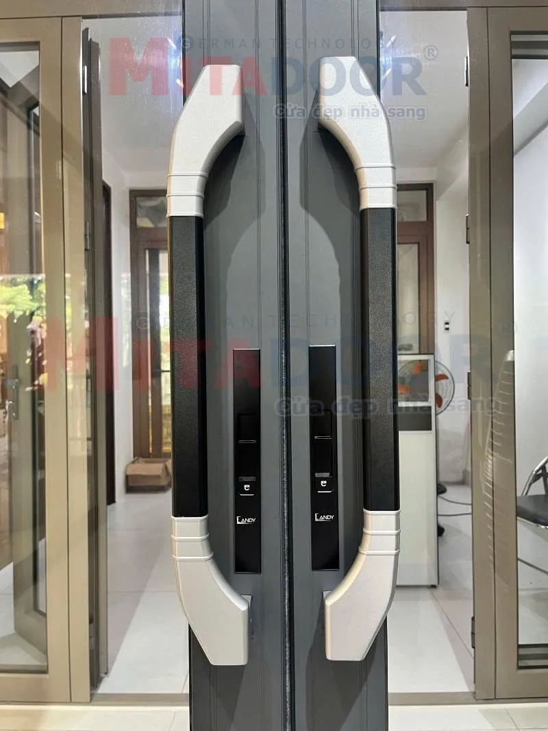 Tay nắm dài cửa trượt quay Mitadoor được thiết kế riêng biệt, độc đáo